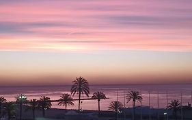 Precioso apartamento con vistas al mar. Piscina.